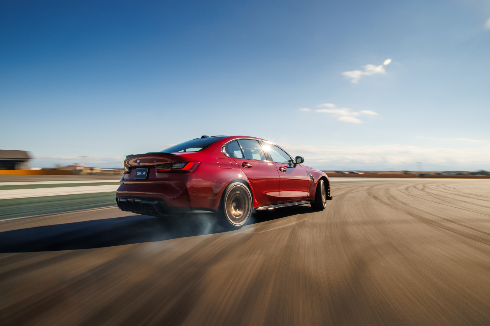 SMALL_P90641047_highRes_the-bmw-m3-cs-handsc